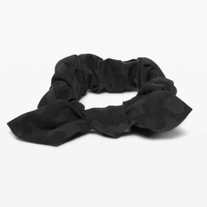 Lululemon Uplifting Scrunchie *Bow - Camo